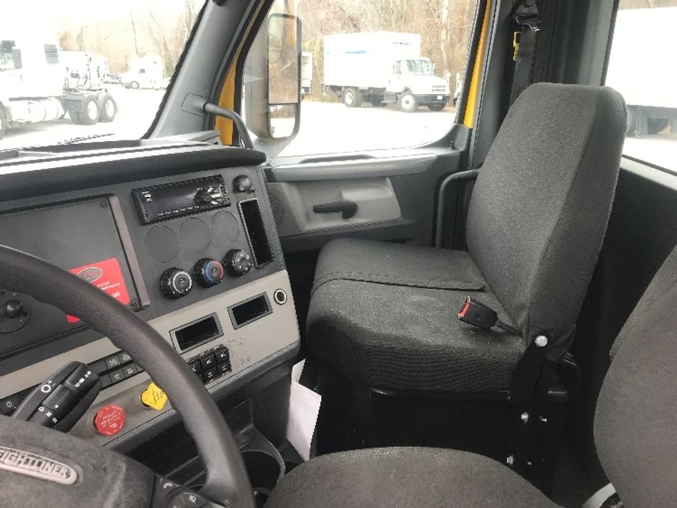 Day Cab Tractor-Heavy Duty Tractors-Freightliner-2020-T12664ST-Blountville-TN-540,455\n\t\tmiles-$ 42,500 - Image 10
