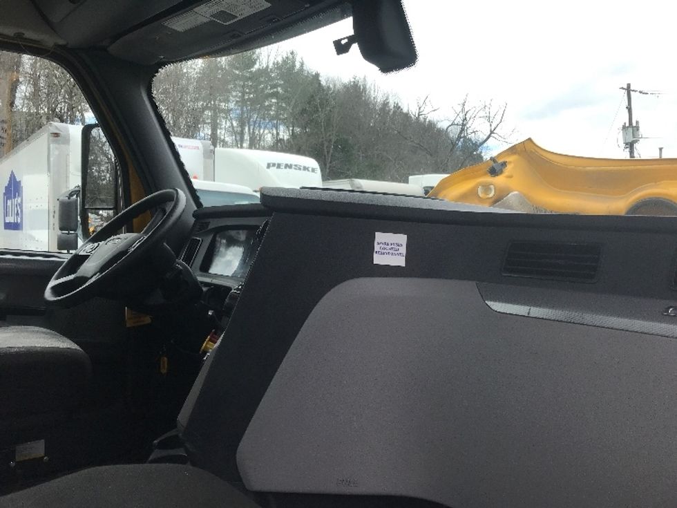 Day Cab Tractor-Heavy Duty Tractors-Freightliner-2020-T12664ST-Blountville-TN-540,455\n\t\tmiles-$ 42,500 - Image 13