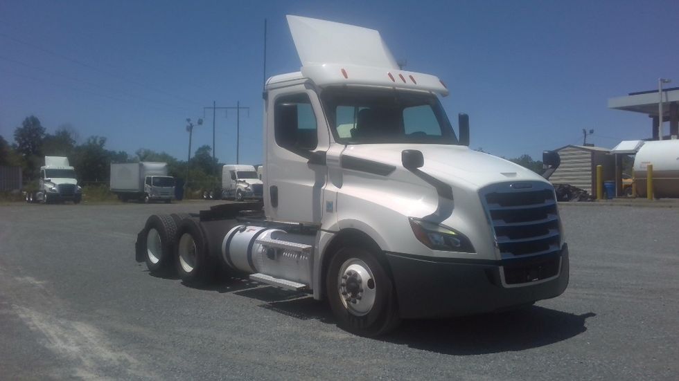 Day Cab Tractor-Heavy Duty Tractors-Freightliner-2020-T12664ST-Boaz-AL-382,316\n\t\tmiles-$ 57,000 - Image 1
