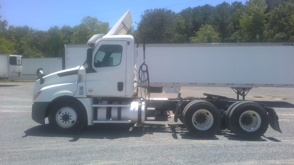 Day Cab Tractor-Heavy Duty Tractors-Freightliner-2020-T12664ST-Boaz-AL-382,316\n\t\tmiles-$ 57,000 - Image 4