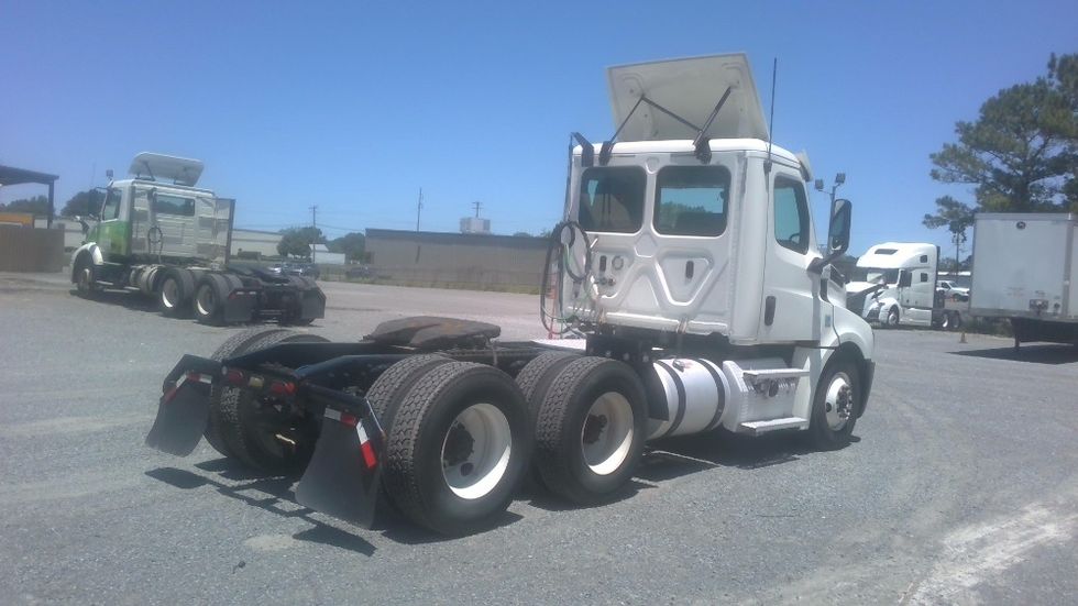 Day Cab Tractor-Heavy Duty Tractors-Freightliner-2020-T12664ST-Boaz-AL-382,316\n\t\tmiles-$ 57,000 - Image 7