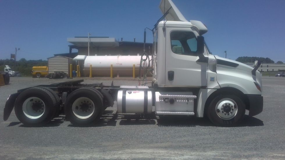 Day Cab Tractor-Heavy Duty Tractors-Freightliner-2020-T12664ST-Boaz-AL-382,316\n\t\tmiles-$ 57,000 - Image 8