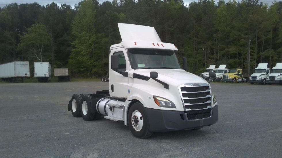 Day Cab Tractor-Heavy Duty Tractors-Freightliner-2020-T12664ST-Boaz-AL-438,888\n\t\tmiles-$ 53,250 - Image 1