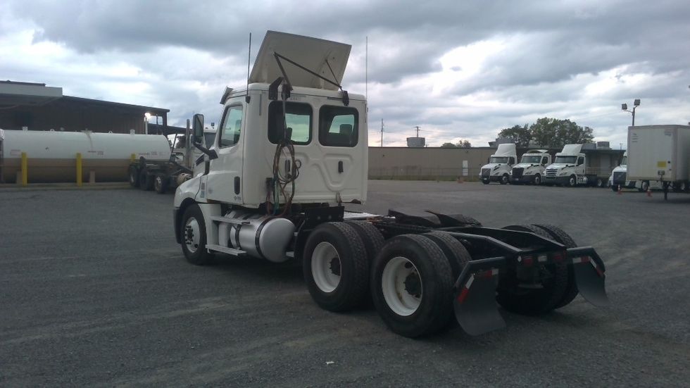 Day Cab Tractor-Heavy Duty Tractors-Freightliner-2020-T12664ST-Boaz-AL-438,888\n\t\tmiles-$ 53,250 - Image 5