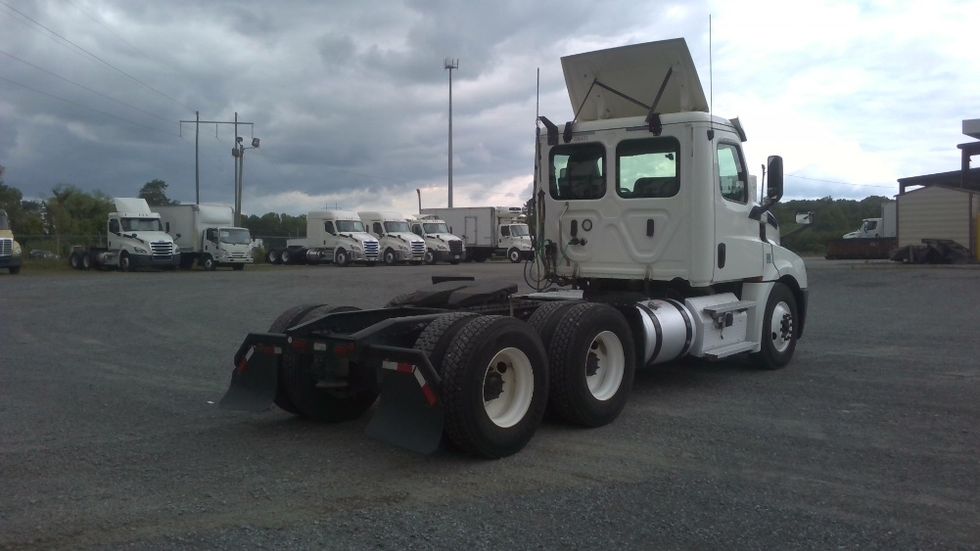 Day Cab Tractor-Heavy Duty Tractors-Freightliner-2020-T12664ST-Boaz-AL-438,888\n\t\tmiles-$ 53,250 - Image 7