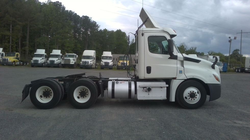 Day Cab Tractor-Heavy Duty Tractors-Freightliner-2020-T12664ST-Boaz-AL-438,888\n\t\tmiles-$ 53,250 - Image 8