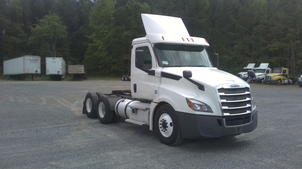 Day Cab Tractor-Heavy Duty Tractors-Freightliner-2020-T12664ST-Boaz-AL-443,508\n\t\tmiles-$ 52,750 - Image 1