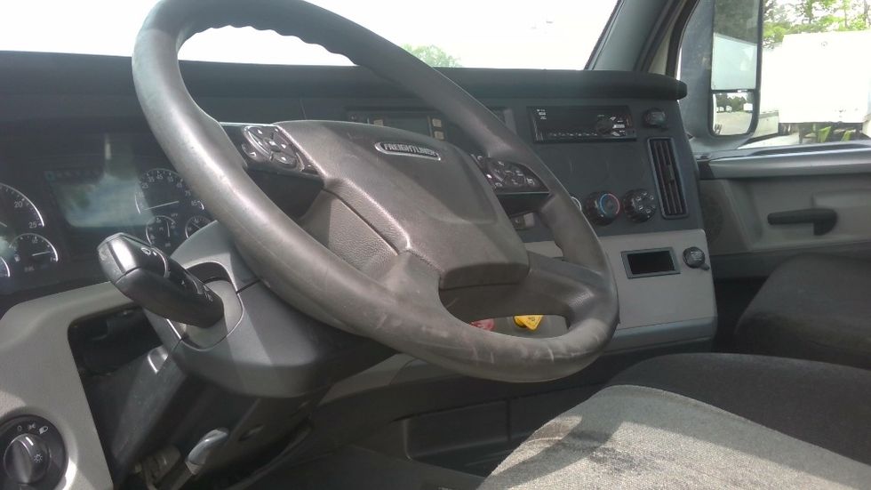 2020 Freightliner Cascadia 126" Day cab photo 10