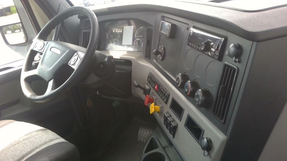 2020 Freightliner Cascadia 126" Day cab photo 13