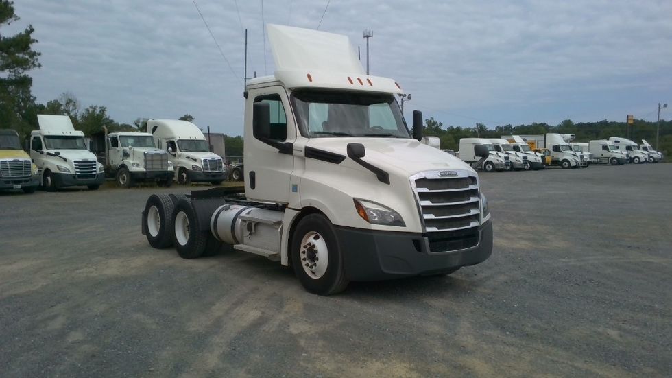Day Cab Tractor-Heavy Duty Tractors-Freightliner-2020-T12664ST-Boaz-AL-443,794\n\t\tmiles-$ 52,000 - Image 1