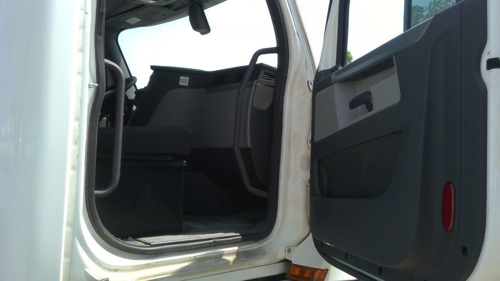 Day Cab Tractor-Heavy Duty Tractors-Freightliner-2020-T12664ST-Boaz-AL-452,163\n\t\tmiles-$ 51,250 - Image 12