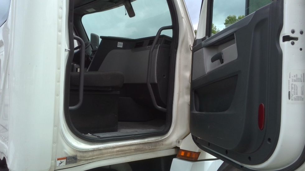 Day Cab Tractor-Heavy Duty Tractors-Freightliner-2020-T12664ST-Boaz-AL-472,764\n\t\tmiles-$ 50,250 - Image 12