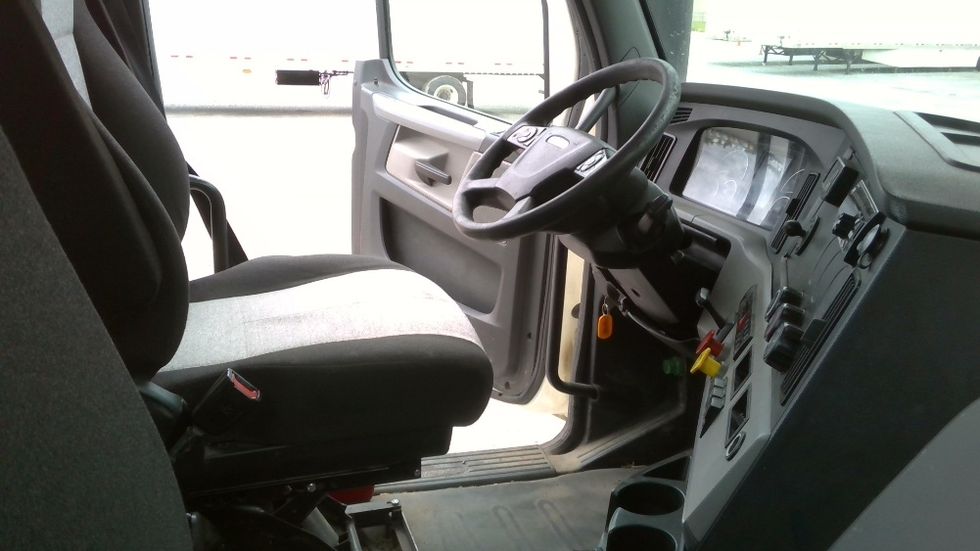 Day Cab Tractor-Heavy Duty Tractors-Freightliner-2020-T12664ST-Boaz-AL-472,764\n\t\tmiles-$ 50,250 - Image 14