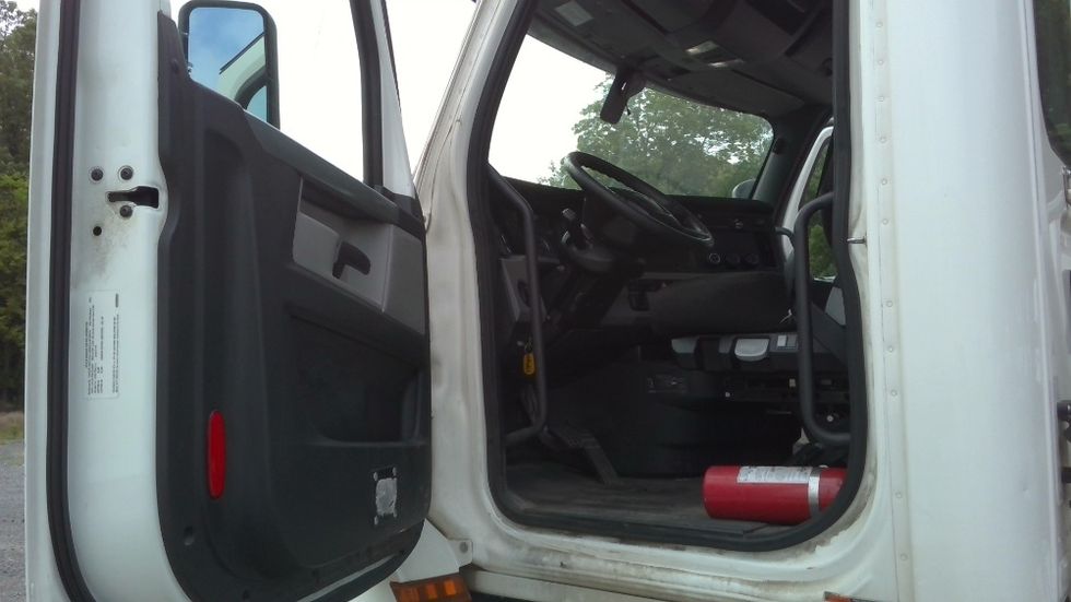 Day Cab Tractor-Heavy Duty Tractors-Freightliner-2020-T12664ST-Boaz-AL-472,764\n\t\tmiles-$ 50,250 - Image 9