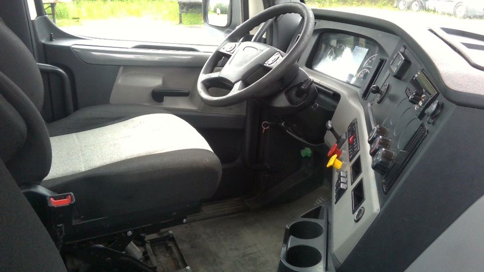 Day Cab Tractor-Heavy Duty Tractors-Freightliner-2020-T12664ST-Boaz-AL-486,219\n\t\tmiles-$ 49,000 - Image 14