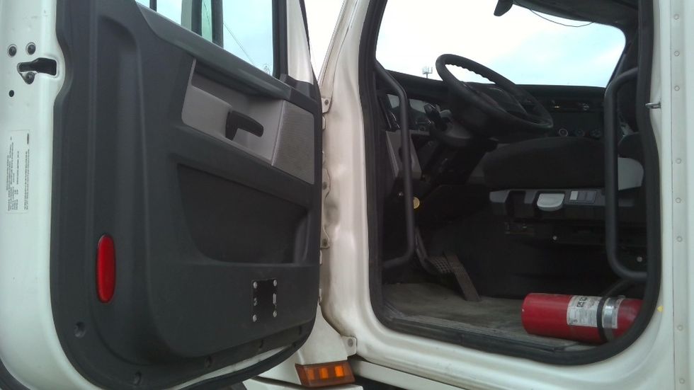 Day Cab Tractor-Heavy Duty Tractors-Freightliner-2020-T12664ST-Boaz-AL-486,219\n\t\tmiles-$ 49,000 - Image 9