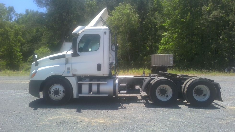 Day Cab Tractor-Heavy Duty Tractors-Freightliner-2020-T12664ST-Boaz-AL-524,277\n\t\tmiles-$ 44,750 - Image 4