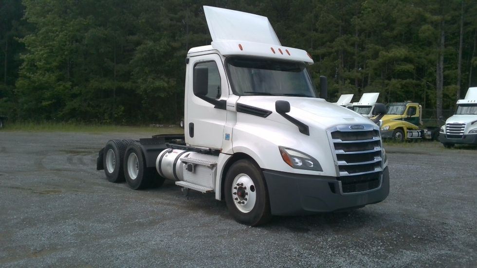 Day Cab Tractor-Heavy Duty Tractors-Freightliner-2020-T12664ST-Boaz-AL-556,256\n\t\tmiles-$ 41,750 - Image 1