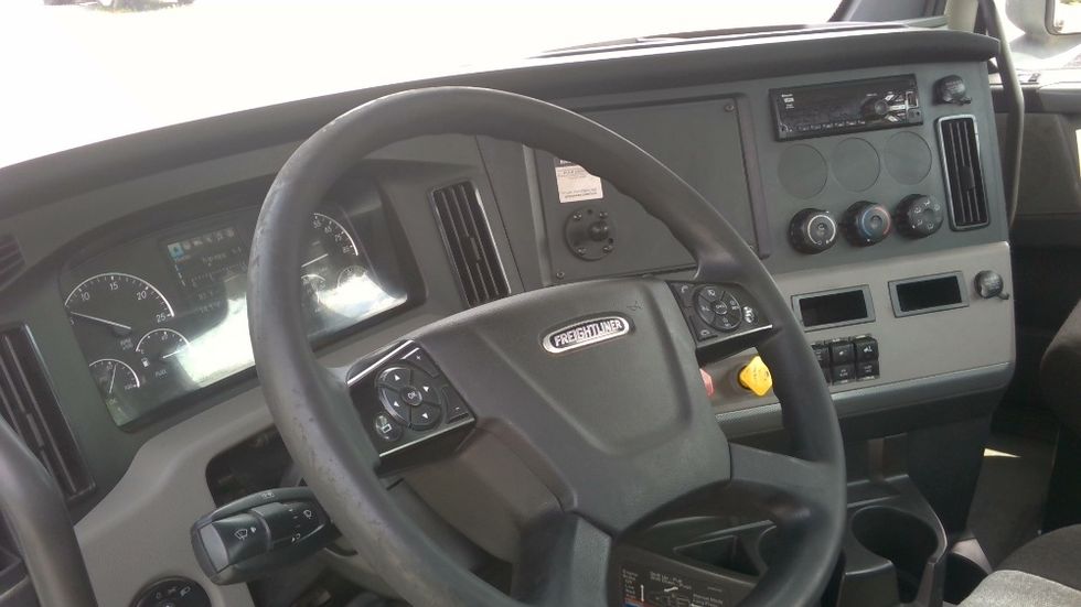 Day Cab Tractor-Heavy Duty Tractors-Freightliner-2020-T12664ST-Boaz-AL-556,256\n\t\tmiles-$ 41,750 - Image 10