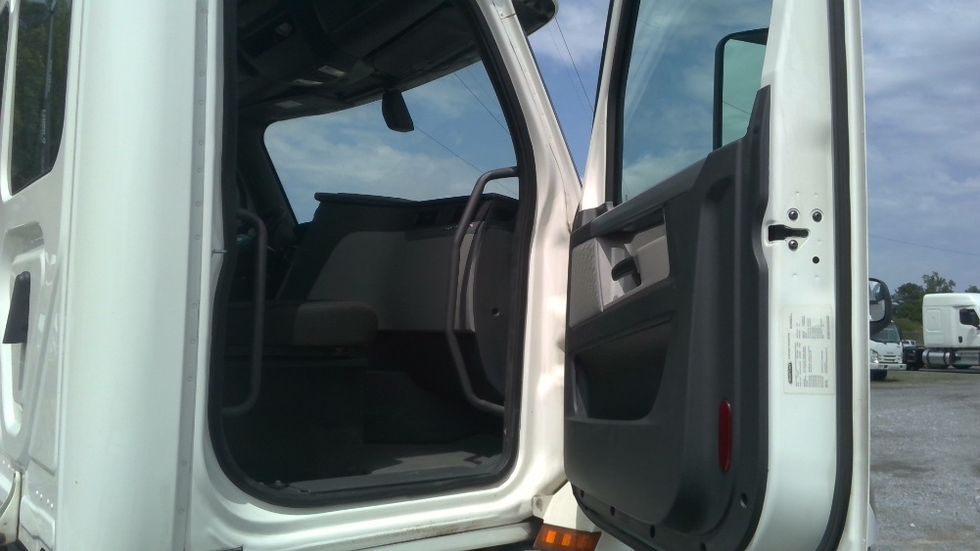 Day Cab Tractor-Heavy Duty Tractors-Freightliner-2020-T12664ST-Boaz-AL-556,256\n\t\tmiles-$ 41,750 - Image 12