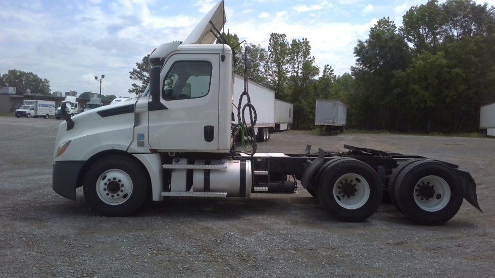 Day Cab Tractor-Heavy Duty Tractors-Freightliner-2020-T12664ST-Boaz-AL-556,256\n\t\tmiles-$ 41,750 - Image 4