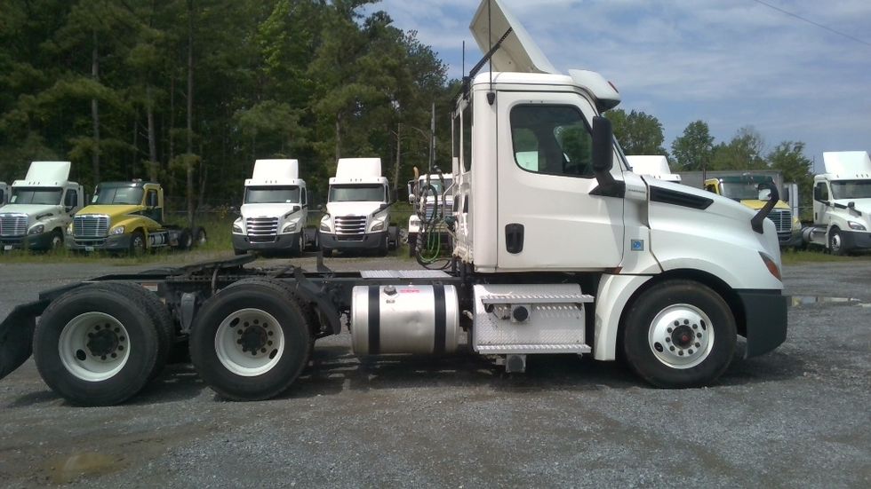 Day Cab Tractor-Heavy Duty Tractors-Freightliner-2020-T12664ST-Boaz-AL-556,256\n\t\tmiles-$ 41,750 - Image 8