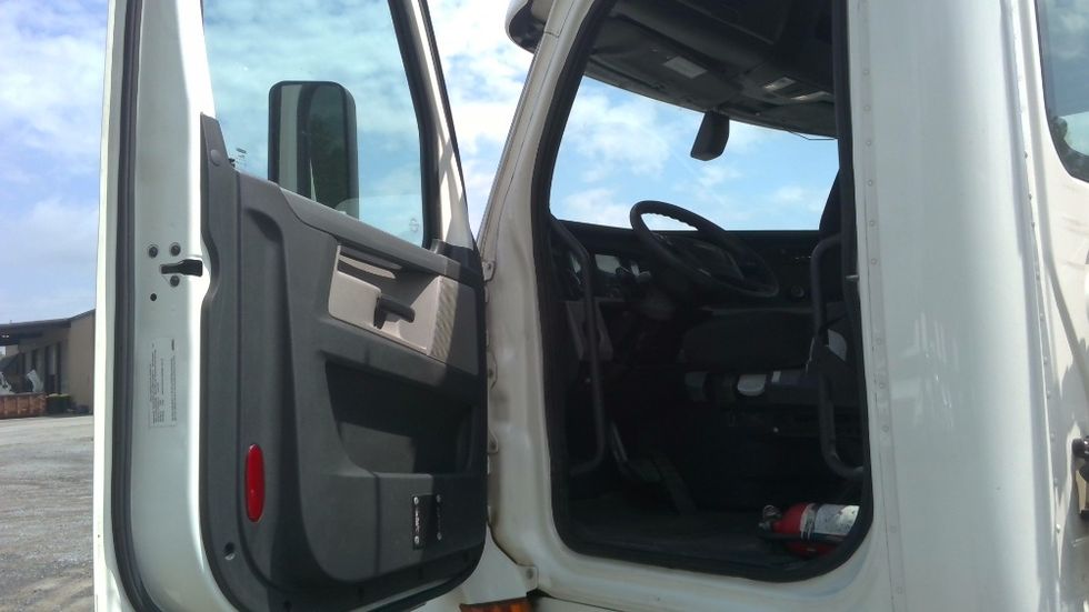 Day Cab Tractor-Heavy Duty Tractors-Freightliner-2020-T12664ST-Boaz-AL-556,256\n\t\tmiles-$ 41,750 - Image 9