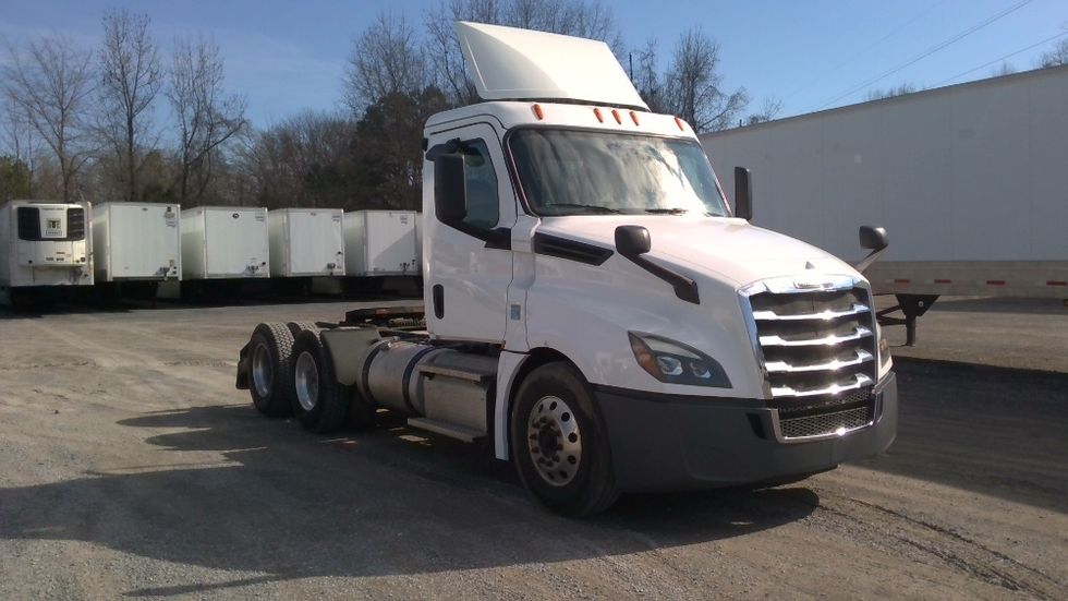 Day Cab Tractor-Heavy Duty Tractors-Freightliner-2020-T12664ST-Boaz-AL-879,251\n\t\tmiles-$ 28,250 - Image 1