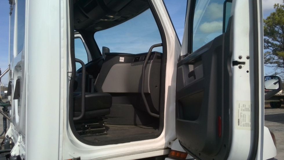 Day Cab Tractor-Heavy Duty Tractors-Freightliner-2020-T12664ST-Boaz-AL-879,251\n\t\tmiles-$ 28,250 - Image 12