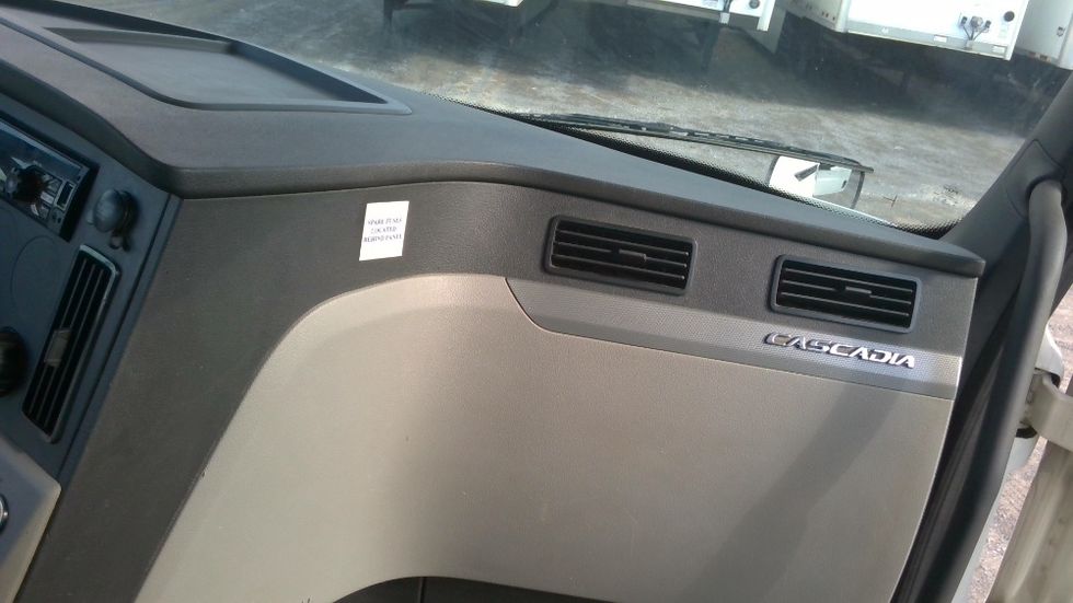 Day Cab Tractor-Heavy Duty Tractors-Freightliner-2020-T12664ST-Boaz-AL-879,251\n\t\tmiles-$ 28,250 - Image 13