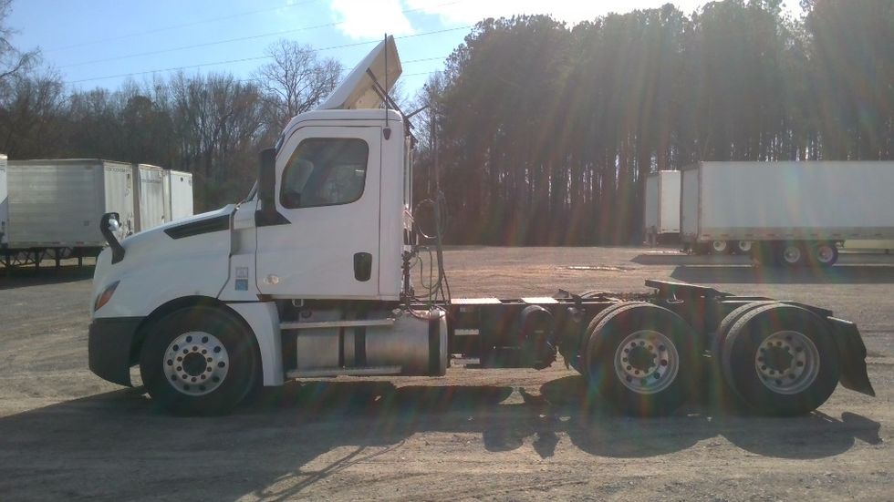 Day Cab Tractor-Heavy Duty Tractors-Freightliner-2020-T12664ST-Boaz-AL-879,251\n\t\tmiles-$ 28,250 - Image 4