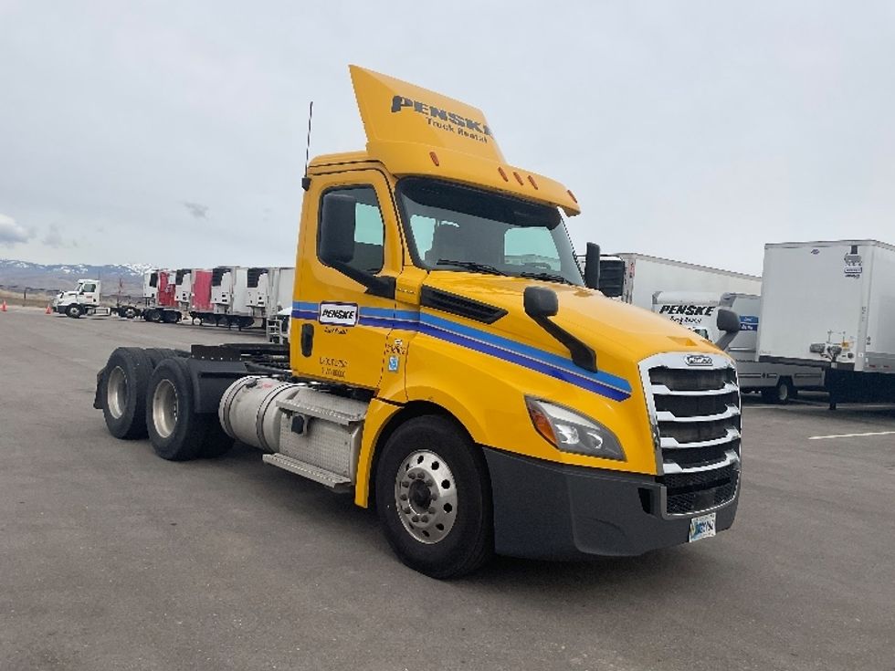 Day Cab Tractor-Heavy Duty Tractors-Freightliner-2020-T12664ST-Boise-ID-306,543\n\t\tmiles-$ 63,500 - Image 1
