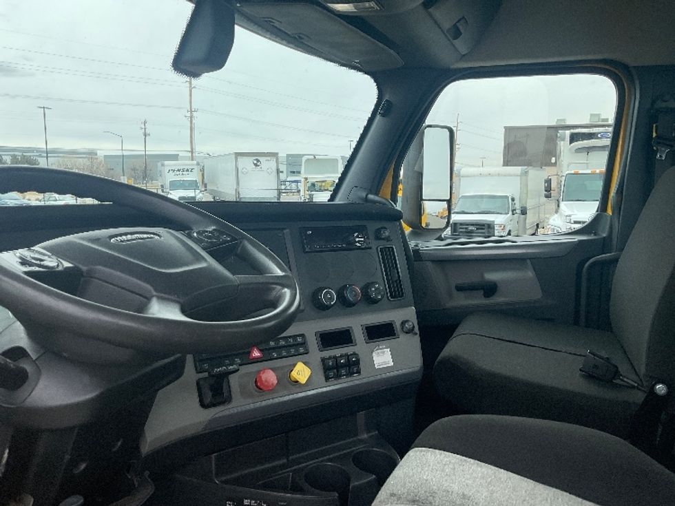 Day Cab Tractor-Heavy Duty Tractors-Freightliner-2020-T12664ST-Boise-ID-306,543\n\t\tmiles-$ 63,500 - Image 10