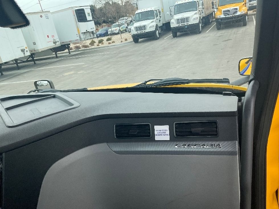 Day Cab Tractor-Heavy Duty Tractors-Freightliner-2020-T12664ST-Boise-ID-306,543\n\t\tmiles-$ 63,500 - Image 13