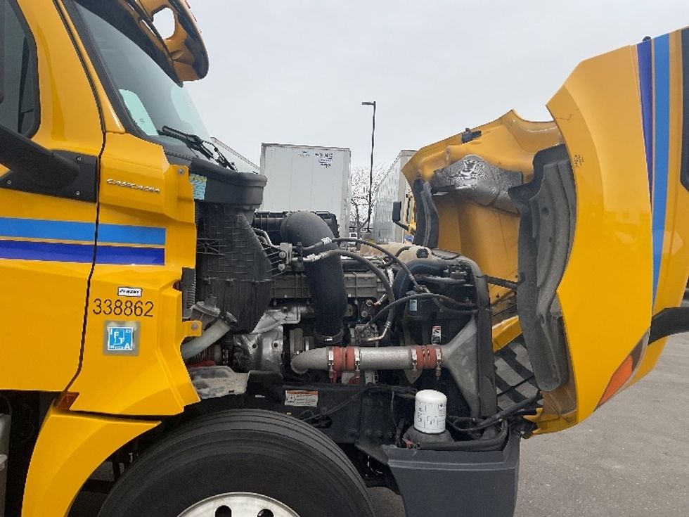 Day Cab Tractor-Heavy Duty Tractors-Freightliner-2020-T12664ST-Boise-ID-306,543\n\t\tmiles-$ 63,500 - Image 15