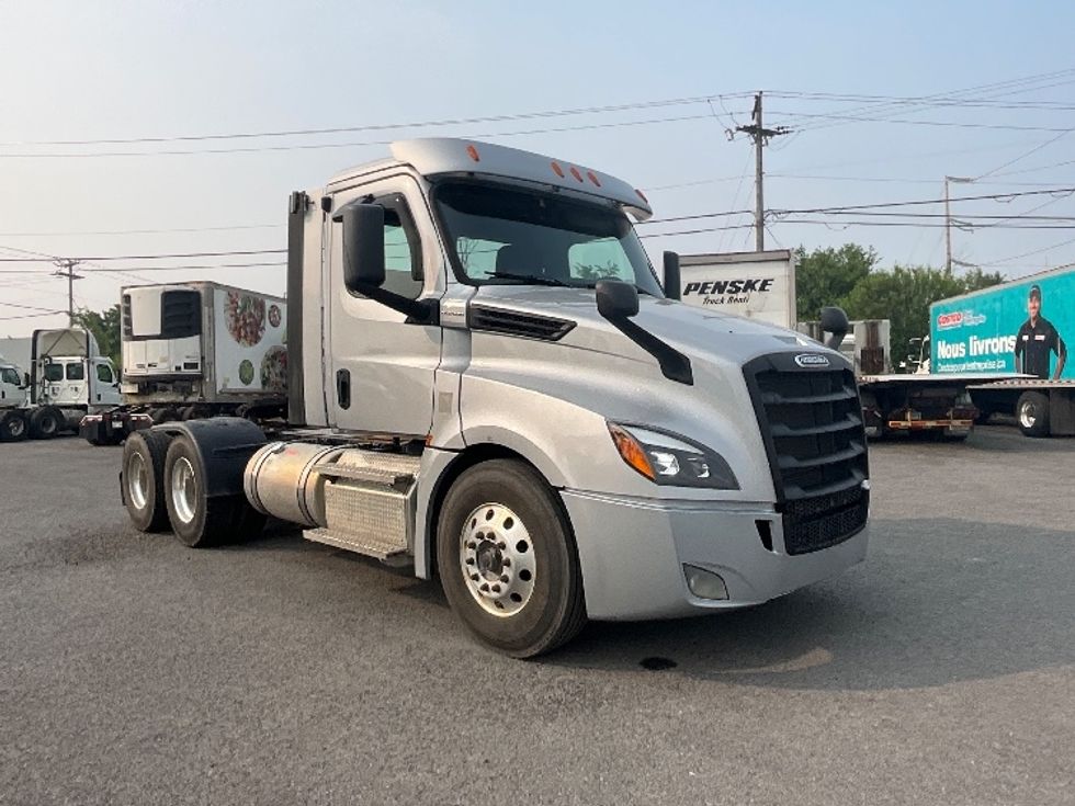 Day Cab Tractor-Heavy Duty Tractors-Freightliner-2020-T12664ST-Boucherville-PQ-279,124\n\t\tkm-$ 81,250 - Image 1