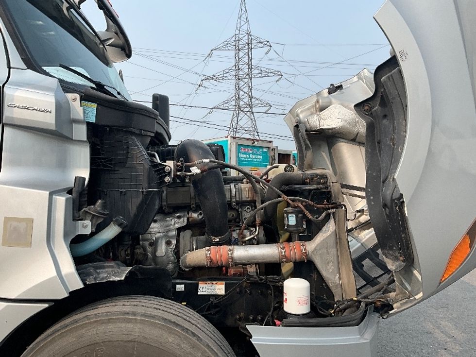 Day Cab Tractor-Heavy Duty Tractors-Freightliner-2020-T12664ST-Boucherville-PQ-279,124\n\t\tkm-$ 81,250 - Image 15