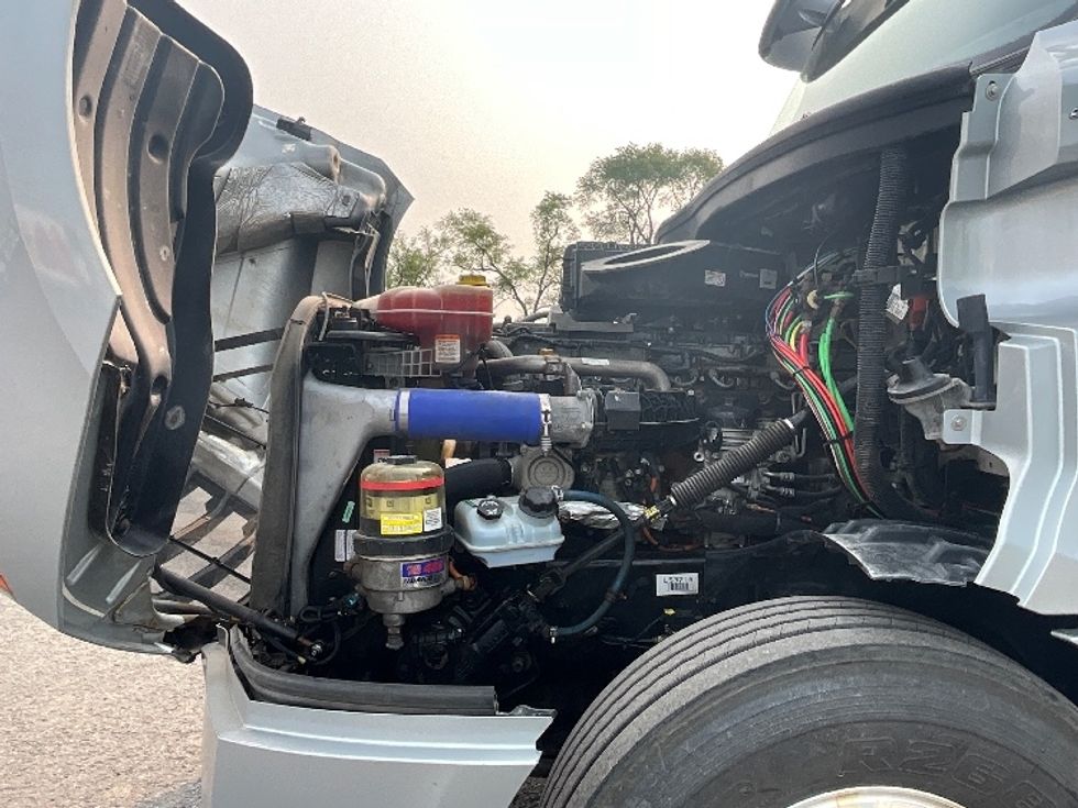 Day Cab Tractor-Heavy Duty Tractors-Freightliner-2020-T12664ST-Boucherville-PQ-279,124\n\t\tkm-$ 81,250 - Image 16