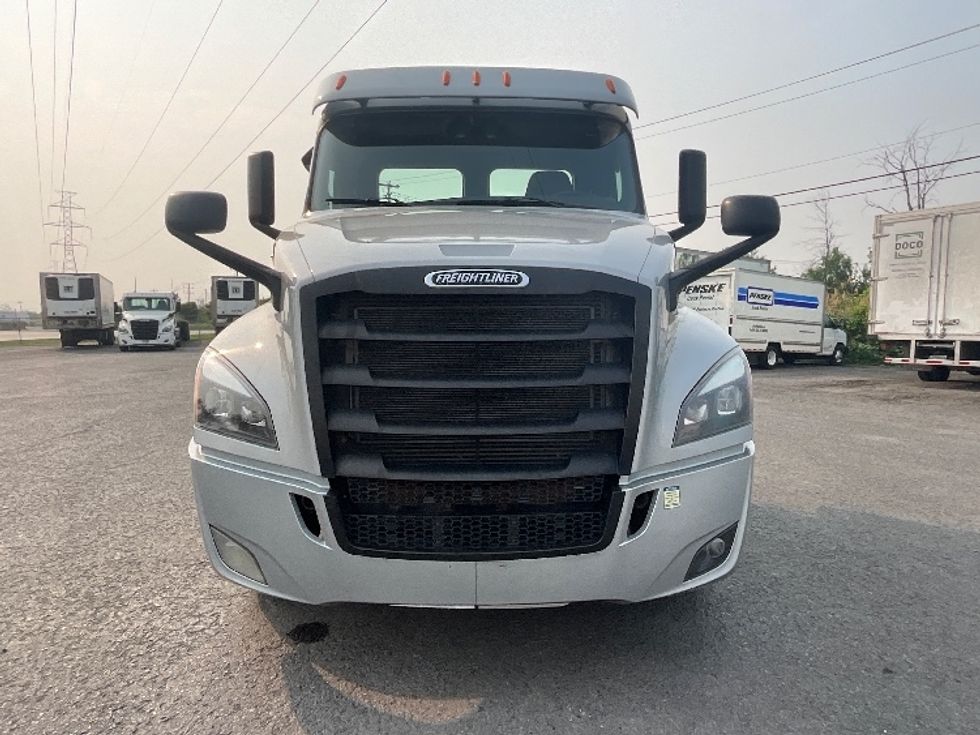Day Cab Tractor-Heavy Duty Tractors-Freightliner-2020-T12664ST-Boucherville-PQ-279,124\n\t\tkm-$ 81,250 - Image 2