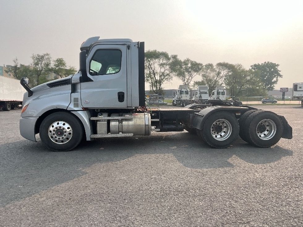 Day Cab Tractor-Heavy Duty Tractors-Freightliner-2020-T12664ST-Boucherville-PQ-279,124\n\t\tkm-$ 81,250 - Image 4