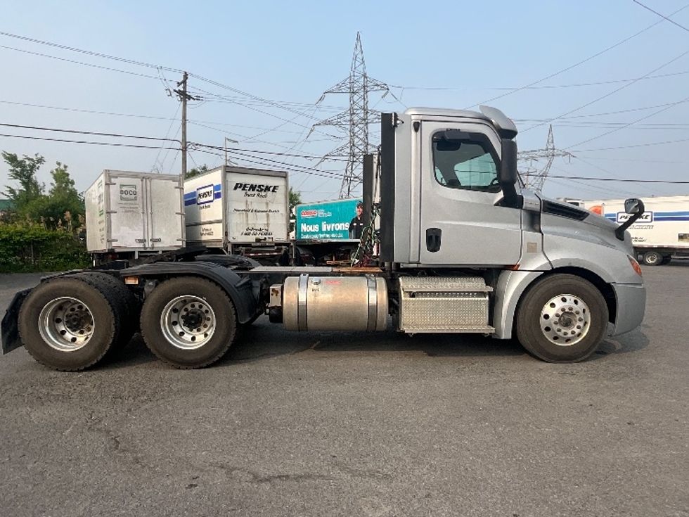 Day Cab Tractor-Heavy Duty Tractors-Freightliner-2020-T12664ST-Boucherville-PQ-279,124\n\t\tkm-$ 81,250 - Image 8