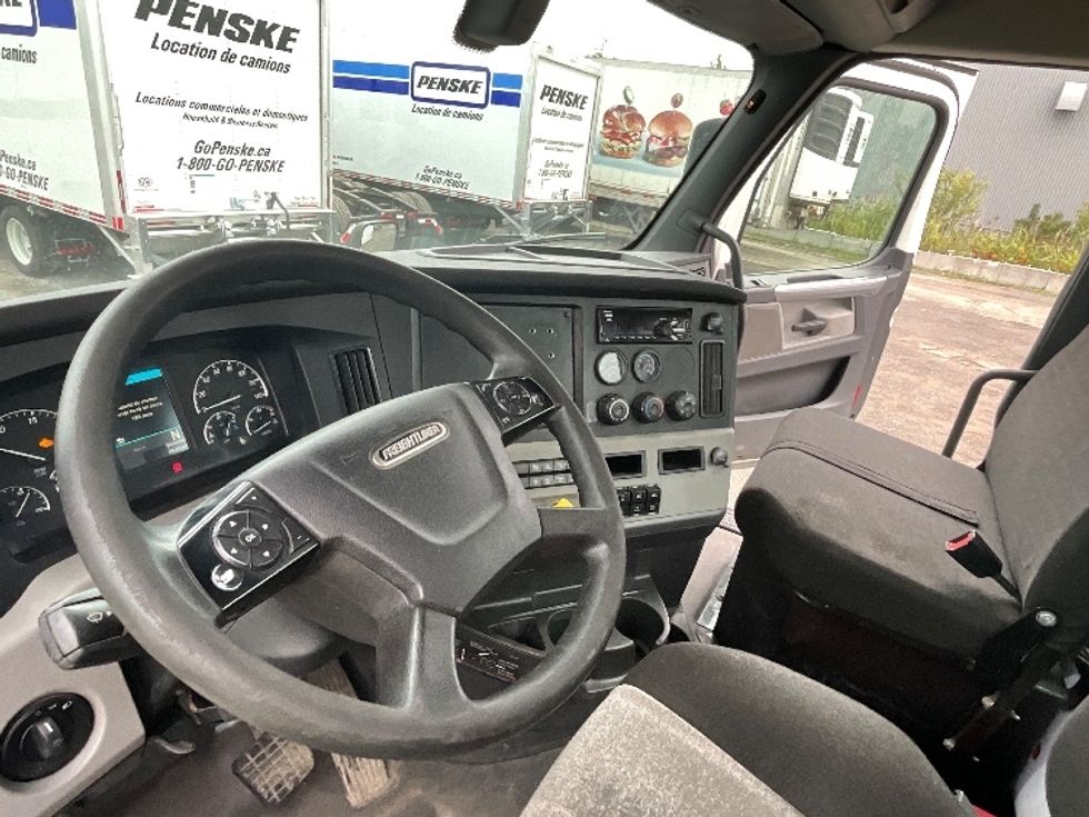 Day Cab Tractor-Heavy Duty Tractors-Freightliner-2020-T12664ST-Boucherville-PQ-369,770\n\t\tkm-$ 91,250 - Image 10
