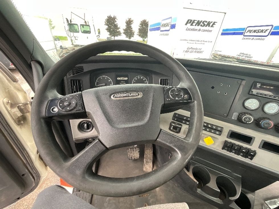 Day Cab Tractor-Heavy Duty Tractors-Freightliner-2020-T12664ST-Boucherville-PQ-369,770\n\t\tkm-$ 91,250 - Image 11