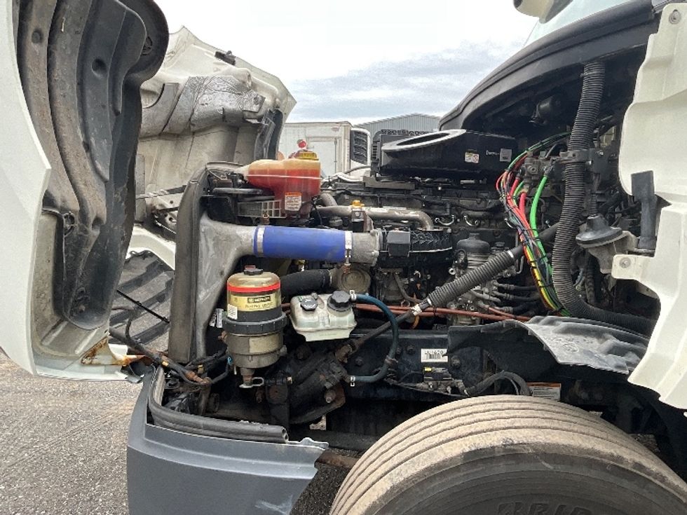 Day Cab Tractor-Heavy Duty Tractors-Freightliner-2020-T12664ST-Boucherville-PQ-369,770\n\t\tkm-$ 91,250 - Image 16