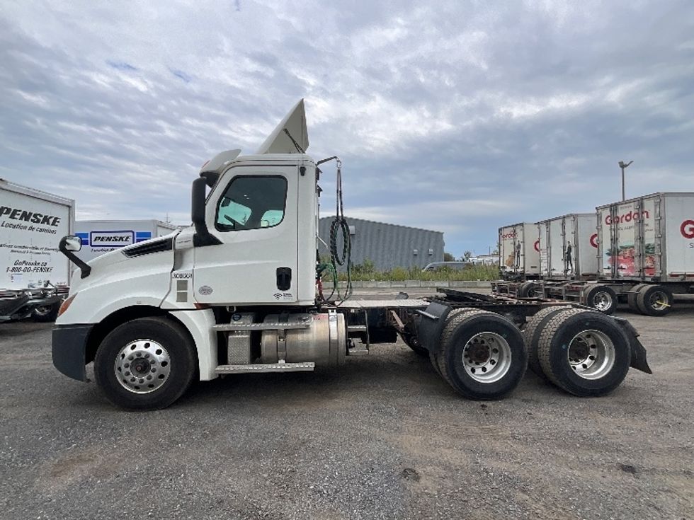 Day Cab Tractor-Heavy Duty Tractors-Freightliner-2020-T12664ST-Boucherville-PQ-369,770\n\t\tkm-$ 91,250 - Image 4