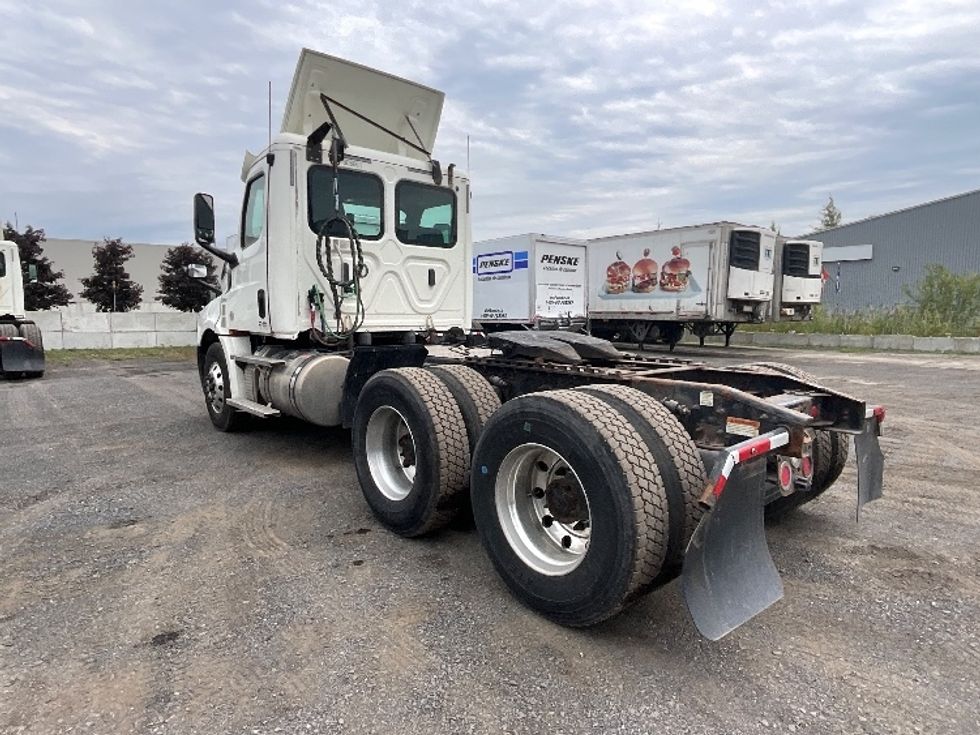 Day Cab Tractor-Heavy Duty Tractors-Freightliner-2020-T12664ST-Boucherville-PQ-369,770\n\t\tkm-$ 91,250 - Image 5