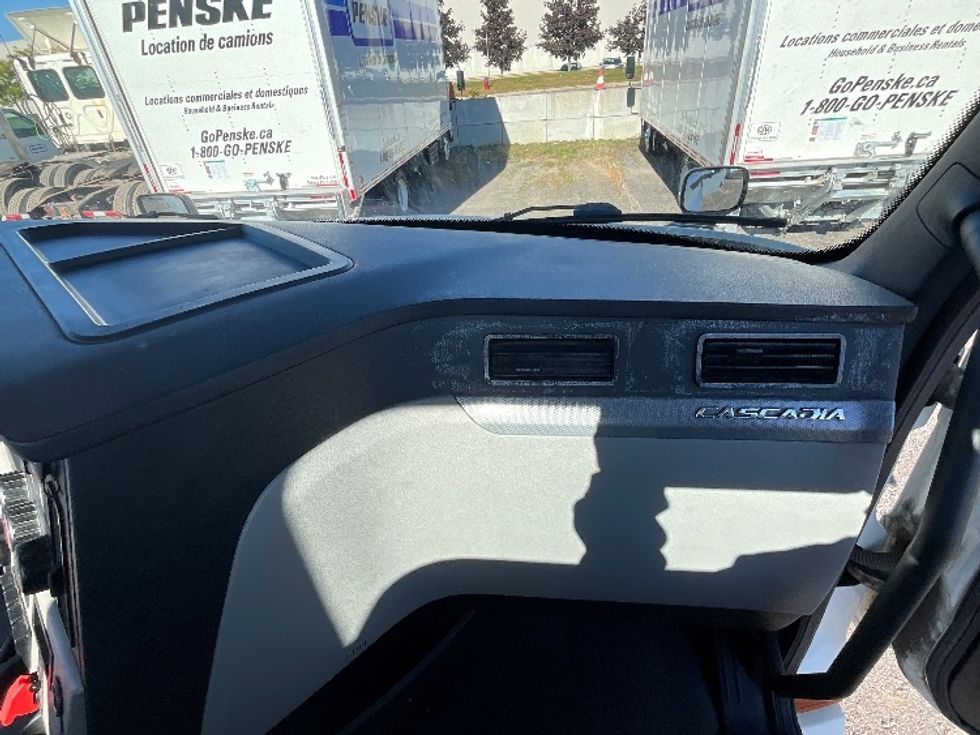 Day Cab Tractor-Heavy Duty Tractors-Freightliner-2020-T12664ST-Boucherville-PQ-386,212\n\t\tkm-$ 91,250 - Image 13