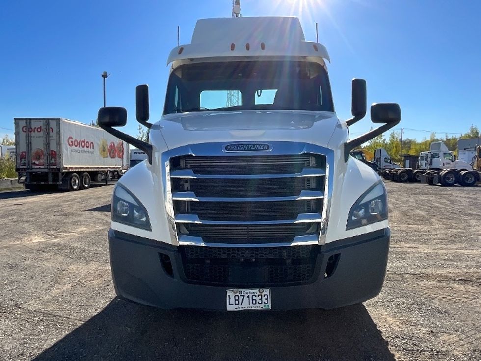 Day Cab Tractor-Heavy Duty Tractors-Freightliner-2020-T12664ST-Boucherville-PQ-386,212\n\t\tkm-$ 91,250 - Image 2