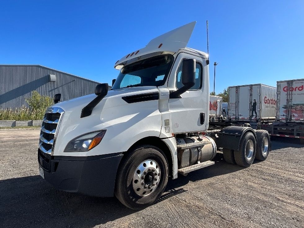Day Cab Tractor-Heavy Duty Tractors-Freightliner-2020-T12664ST-Boucherville-PQ-386,212\n\t\tkm-$ 91,250 - Image 3