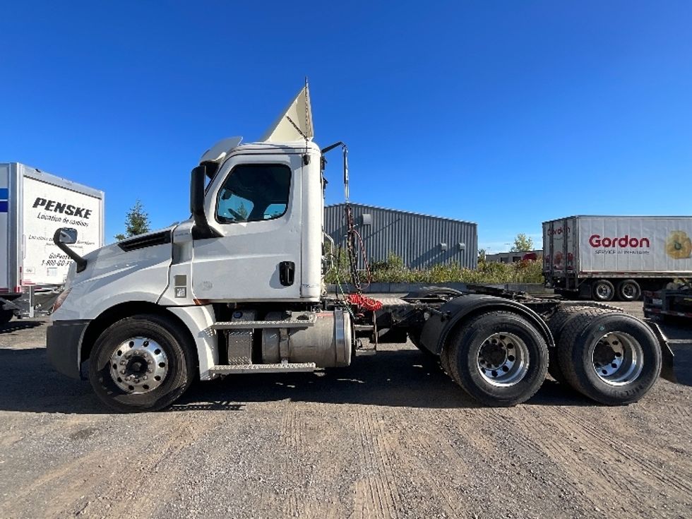 Day Cab Tractor-Heavy Duty Tractors-Freightliner-2020-T12664ST-Boucherville-PQ-386,212\n\t\tkm-$ 91,250 - Image 4